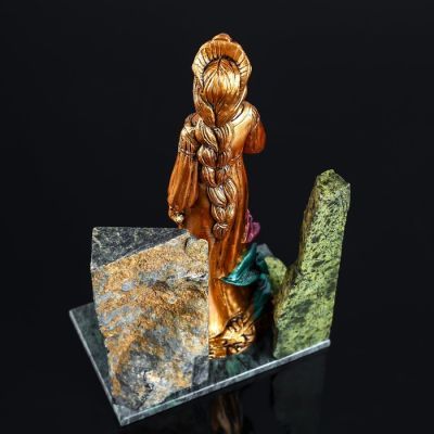 Сувенир "Хозяйка медной горы", 10х15х25 см, змеевик, гипс, минералы