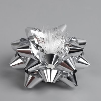 Светодиодная игрушка «Бант-звезда» 9 × 6 × 9 см, батарейки LR44х3, свечение мульти, серебристая