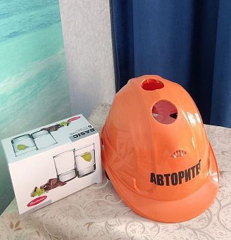 Прикольная каска со стопками "Авторитет" (3 стопки в комплекте)