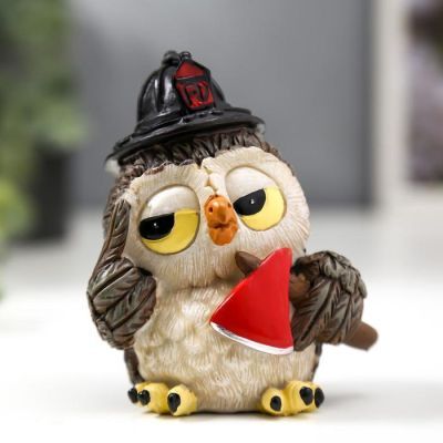 Сувенир полистоун "Совёнок - пожарный" 10х7х8 см