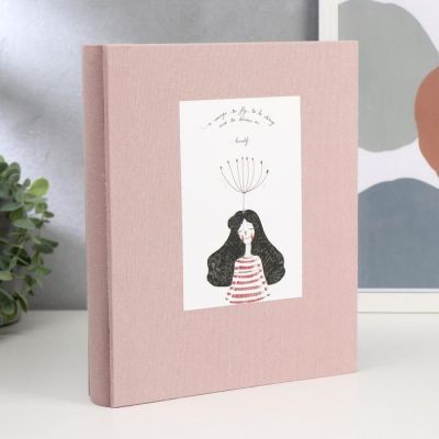 Фотоальбом на 200 фото 10х15 см "Девушка в полосатой кофте" 25,6х22х5 см