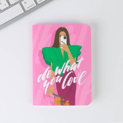 Подарочный набор: бальзам для губ, блокнот и ручка «Уже красивая»