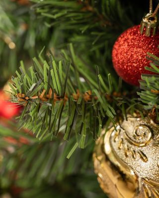 Ель искусственная зеленая с шишками №14 (ПВХ, высота 180 см)