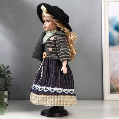 Кукла коллекционная керамика "Блондинка с кудрями, фиолетовый полосатый сарафан" 40 см