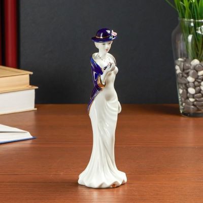 Сувенир "Мадмуазель с бутоном в ладонях" 20×7×7 см