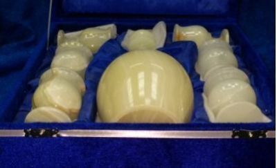 Коньячный набор из оникса в бархатной коробке "Премиум" (штоф и 6 рюмочек)