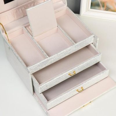 Шкатулка кожзам для украшений "Цветочное кружево" сундучок белая с серебром 14,5х22х16,5 см   519100