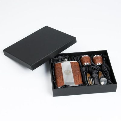 Подарочный набор "Рептилия" 5 в 1: фляжка 240 мл, вилка, ложка, 2 рюмки, 17х23 см