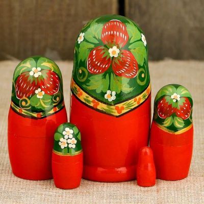 Матрёшка «Земляничка в корзинке», зелёный платок, 5 кукольная, 10 см, ручная работа