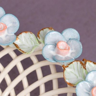 Конфетница "Поляна", белая, цветная лепка, плетение, 9 см, микс