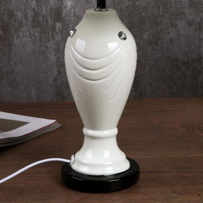 Настольная лампа "Амелия" 1x40Вт E27 белый 21х21х43см