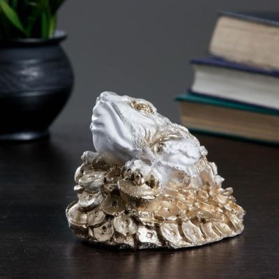 Копилка "Жаба на деньгах малая" 10х12см белая