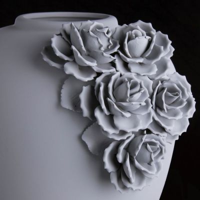 Ваза интерьерная "Цветы", серая