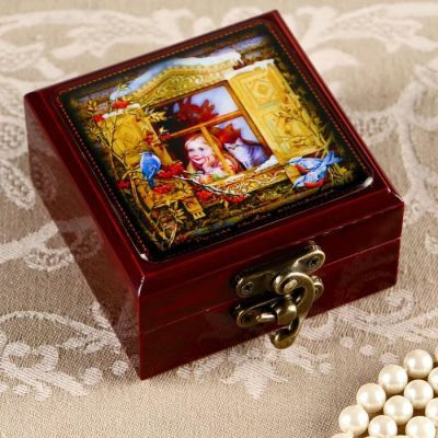 Шкатулка «Девочка в окне», 8х8 см