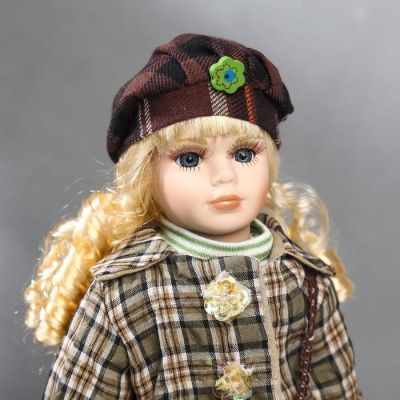 Кукла коллекционная керамика "Блондинка с кудрями, клетчатый зелёный пиджак" 40 см