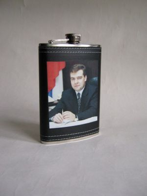 Фляга подарочная с Медведевым