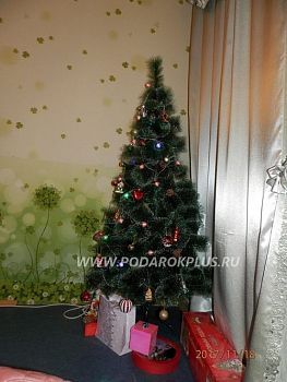 Искусственная елка с шишечками и инеем на ветвях (h = 180 см)