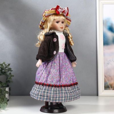 Кукла коллекционная керамика "Блондинка с кудрями, сиреневая юбка, шляпка полоски" 40 см
