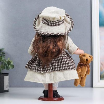 Кукла коллекционная керамика "Мариша в клетчатом платье со шляпкой" 30 см