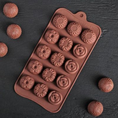 Форма для льда и кондитерских украшений Доляна «Клумба цветов», 20,5×10,5×1,5 см, 15 ячеек