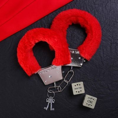 Эротический набор для двоих «Территория соблазна», 2 неоновых кубика, наручники, 18+