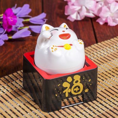 Маятник пластик от солнечной батареи "Весёлый кот Манэки-нэко" белый 10х8,5х8,5 см