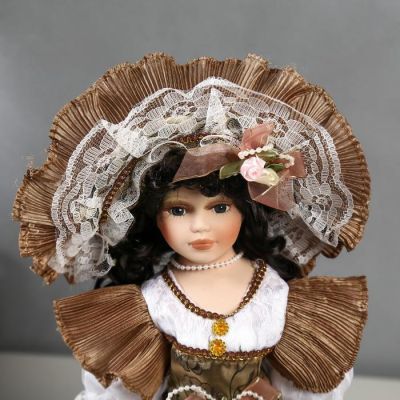 Кукла коллекционная керамика "Леди Кларис в платье цвета мокко" 40 см