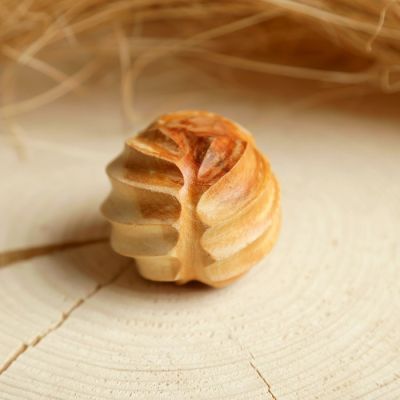 Массажер «Шар», резной, можжевельник