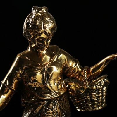 Часы каминные "Дама с корзинкой"