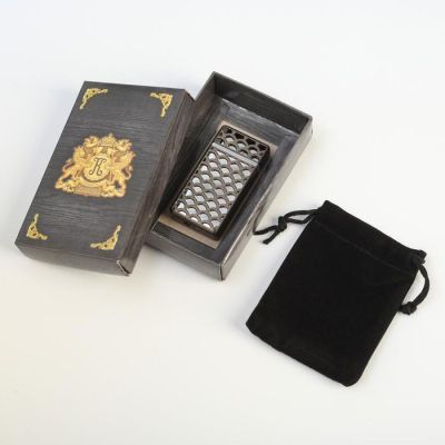 Зажигалка газовая в сеточку в картонной коробке, микс, 3х6 см