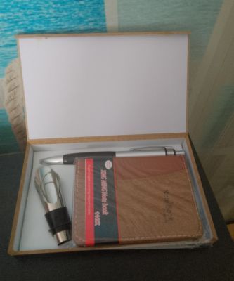 Набор в подарочной коробке "С 23 февраля" 4 в 1 (ручка, блокнот, пробка для бутылки, открытка)