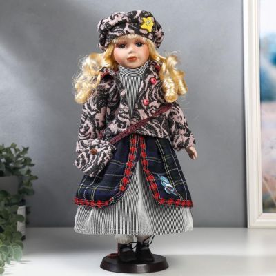 Кукла коллекционная керамика "Блондинка с кудрями, пиджак и берет с узорами" 40 см