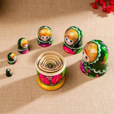 Матрёшка «Хризантема», тёмно-зелёное платье, 7 кукольная, 22 см