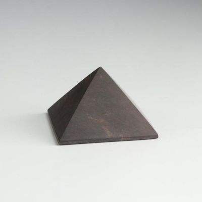Пирамиды гармонизаторы "Шунгит-Малиновый кварцит", 5 см