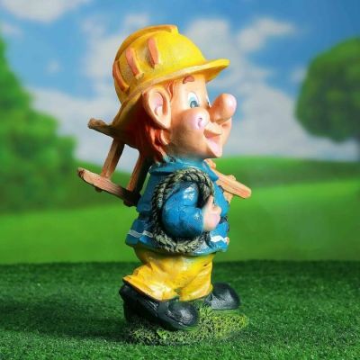 Садовая фигура "Гномик пожарник с лестницей"