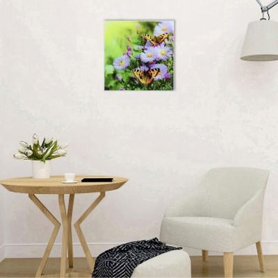 Картина на стекле "Бабочки на цветах"  30*30