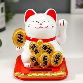 Маятник от солнечной батареи "Манэки-нэко на подушке" белый  10х9,5х8,5 см