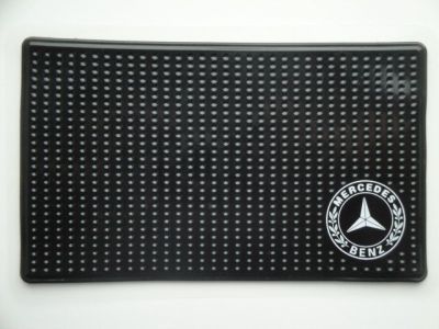 Коврик на панель антискользящий MERCEDES (15х9)