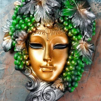 Венецианская маска "Виноград" золото  30см