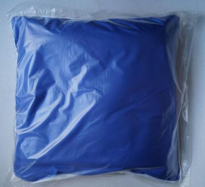 Плед-подушка "Козел с надписью Удачи и процветания" №3 (цвет пледа черный)