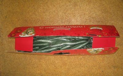 Искусственная елка с шишечками и инеем на ветвях (h = 150 см)