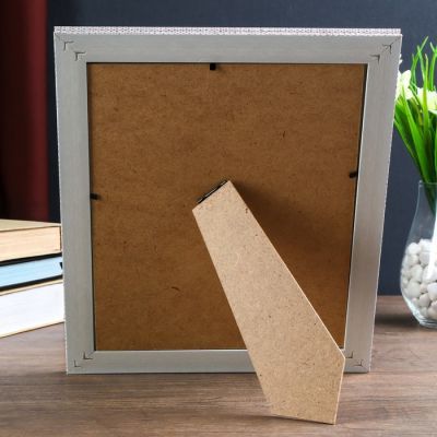 Фоторамка пластик 20х25 см "Белые ромбы" с серебристым обрамлением 30х25 см