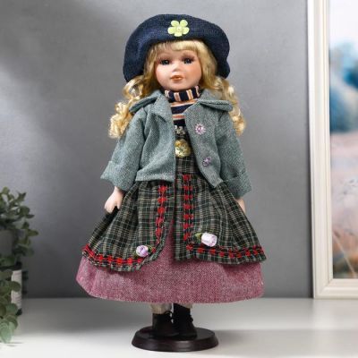 Кукла коллекционная керамика "Блондинка с косами, сарафан голуб.клетка, зелён.пиджак" 40 см