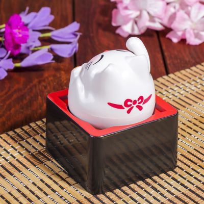 Маятник пластик от солнечной батареи "Весёлый кот Манэки-нэко" белый 10х8,5х8,5 см