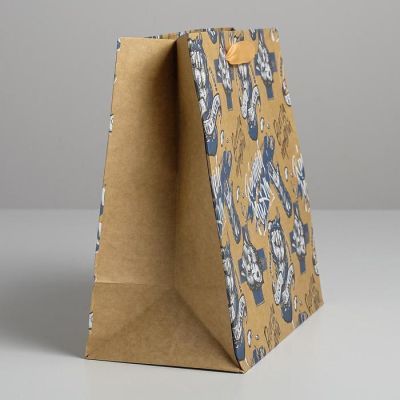 Пакет крафтовый квадратный «Всегда первый», 22 × 22 × 11 см