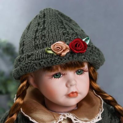 Кукла коллекционная керамика "Даша в платье с цветами, в зеленой кофточке" 30 см