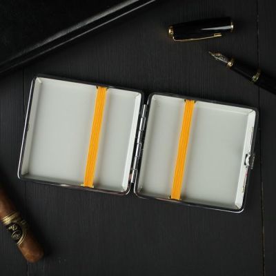 Портсигар «Слабая и зависимая», 9.6 х 9,6 см