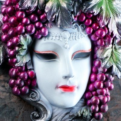 Венецианская маска "Виноград"  30см белая