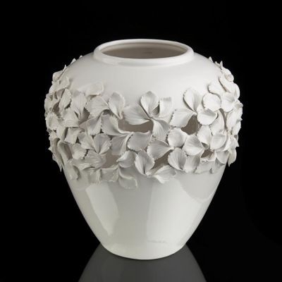 Ваза интерьерная "Россыпь лепестков" белая