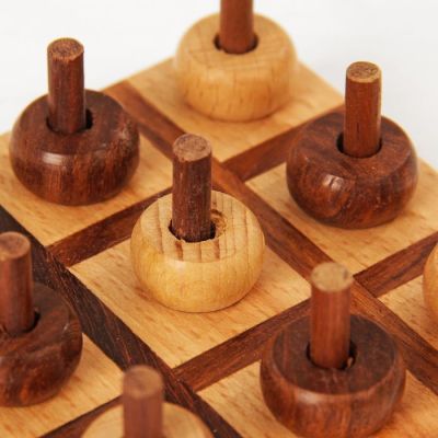 Игра дерево "Крестики-нолики" (цветные фигурки) 10х10х5см